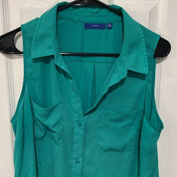 Women’s APT9 sleeveless blouse - Picture 2 of 3